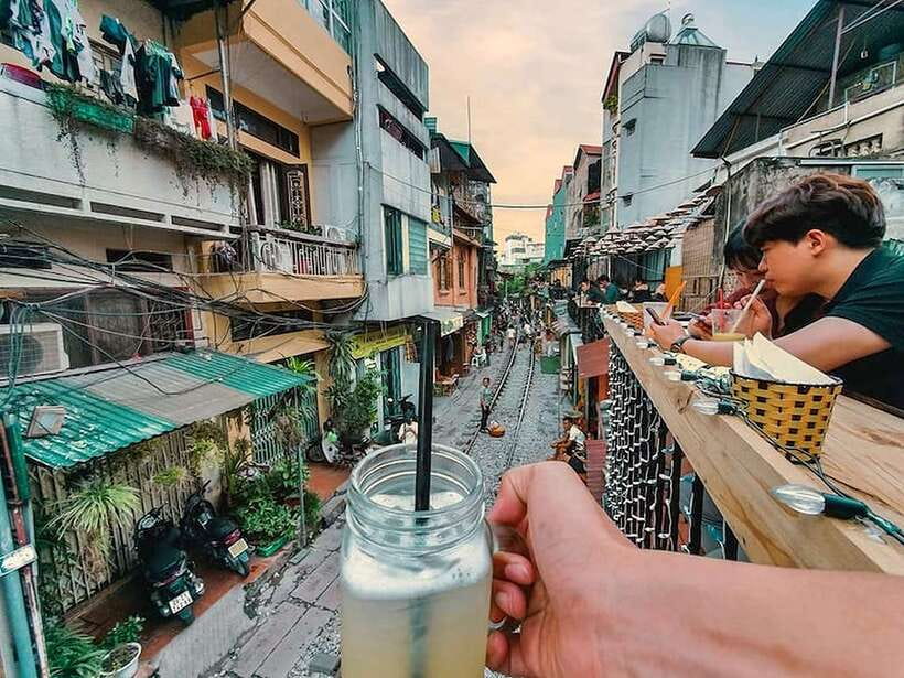 Hanoi: Guided Food Tour with Train Street Visit - Bánh mì and Kem xôi: the sweet-and-crunch payoff at the right moment