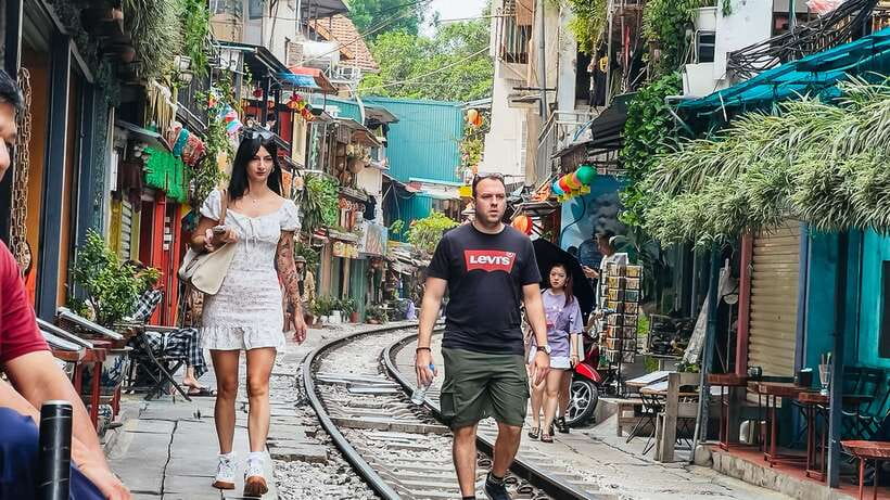 Hanoi: Guided Food Tour with Train Street Visit - The Train Street taxi transfer: how the tour hunts the rail moment