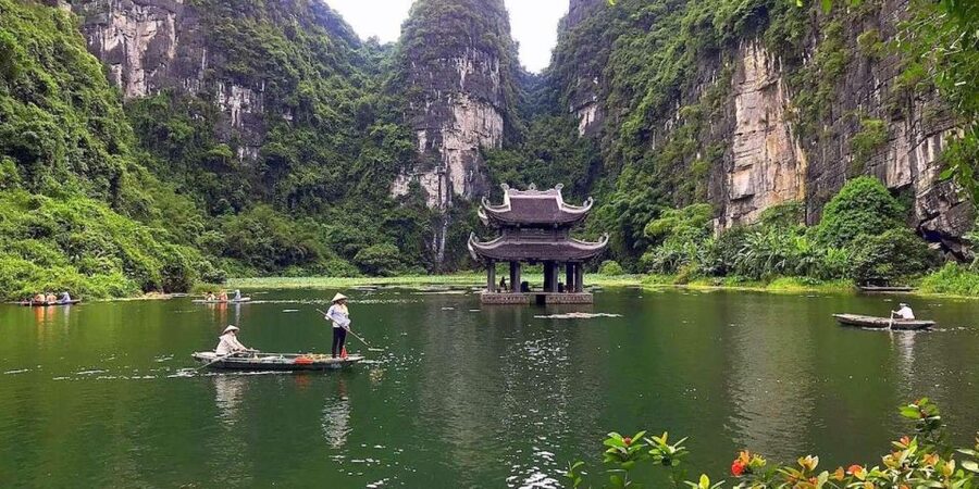 Hanoi: Guided Full-Day Hoa Lu, Trang An and Mua Cave Tour - Trang An UNESCO: The Boat Ride Through Karst Walls