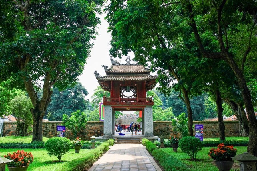 Hanoi: Guided Half-Day City Highlights Tour with Transfers - Meeting point and getting around by van (the part that saves your day)