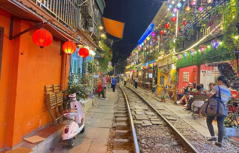 Hanoi: Guided Street Food Tour with Train Street Experience - What You’ll Eat on the Walk: banh cuon, banh xeo, kem xôi and More