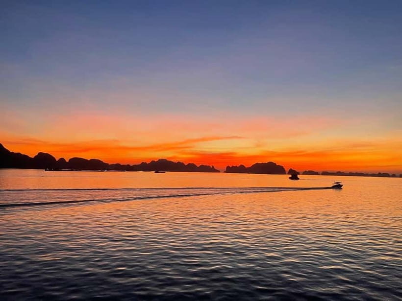 Hanoi-Ha Long 1D: Caves, Islands, Kayak, Lunch & Small Boat - Sung Sot Cave: The Main Wow Without the Stretch