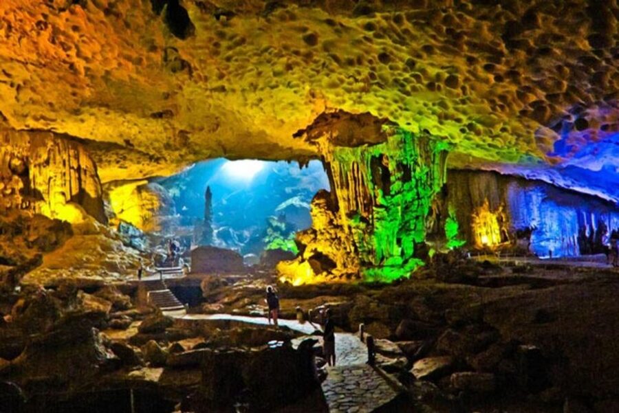 Hanoi: Ha Long Bay Cruise Day Tour visit Titop island & Cave - Sung Sot Cave: the big, impressive stop (with cave walking)