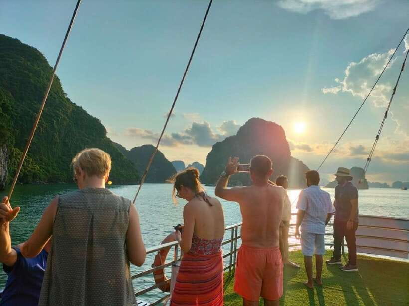 Hanoi: Ha Long Bay Day Cruise - Swimming, Meal, Kayaking - Luon Cave kayaking on blue water: what’s included and what to expect
