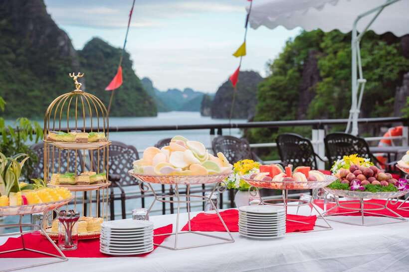 Hanoi: Ha Long Bay Day Tour - Apollo Cruise, Jacuzzi, Buffet - Sung Sot Cave: your biggest cave stop, with real walking