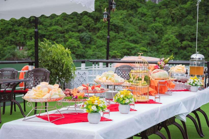 Hanoi: Ha Long Bay Day Tour - Apollo Cruise, Jacuzzi, Buffet - The sunset party on the return cruise: a nice closer