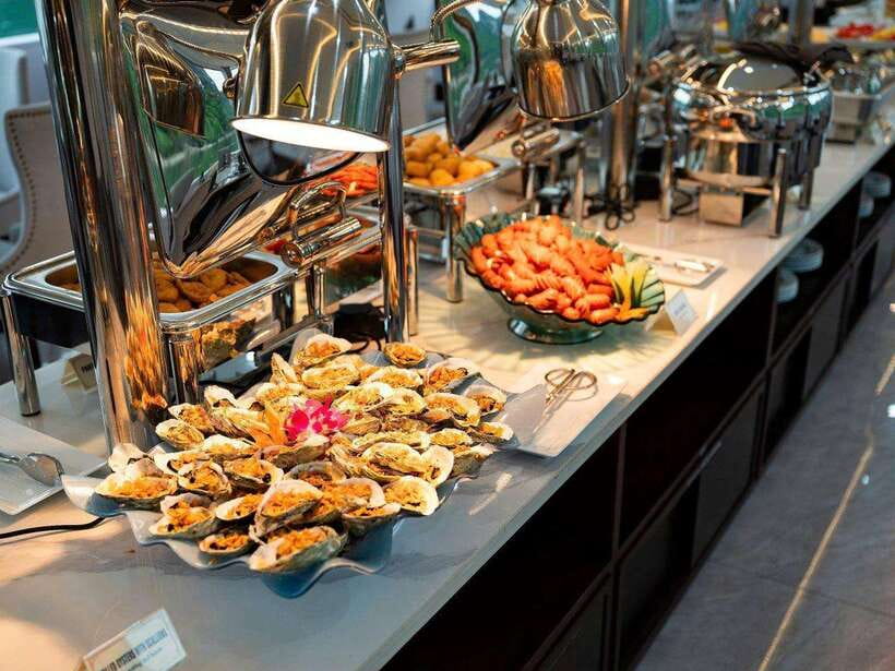 Hanoi: Ha Long Bay Day Trip - Luxury Cruise & Buffet Lunch - Buffet lunch on the cruise: comfort matters more than you think