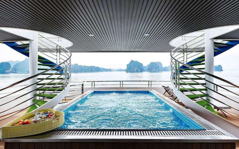 Hanoi: Ha Long Bay Day Trip - Luxury Cruise & Buffet Lunch - Tuan Chau Port arrival: getting the first real Ha Long Bay view