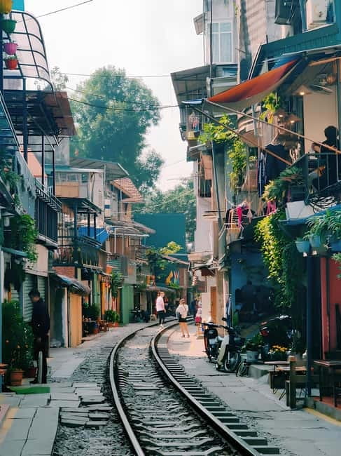 Hanoi:Half-day City Highlights and Hidden Gems Tour - Ba Dinh Square and Uncle Ho’s final resting place