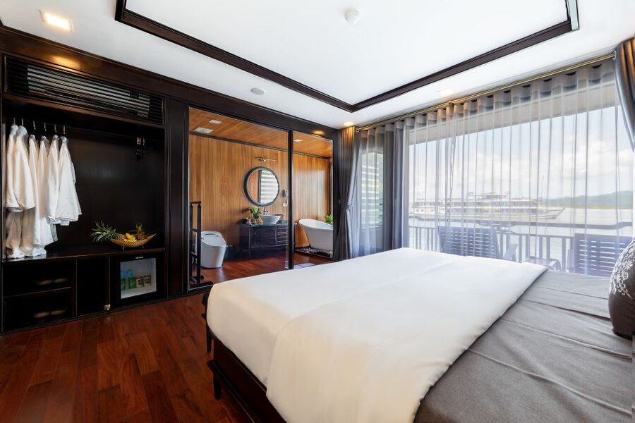 Hanoi: Halong Bay 2-Day 5-Star Balcony Cruise & Bathtub - Who should book this cruise (and who should think twice)