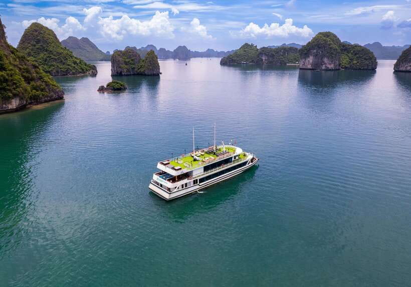 Hanoi: Halong Bay Cruise, Amazing Cave, Titov Island & Kayak - Why this Halong Bay day feels special (even when it’s busy)