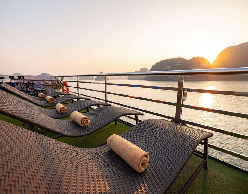 Hanoi: Halong Bay Cruise, Amazing Cave, Titov Island & Kayak - Luon Cave kayaking: calm water, close-up scenery