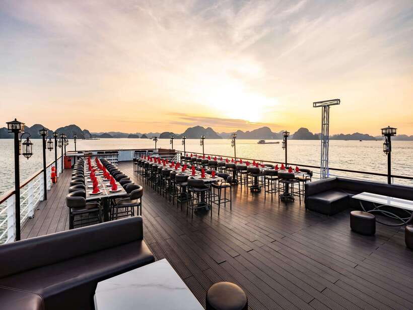 Hanoi: Halong Bay Full-Day Tour with 5-star Diamond Cruise - Surprising Cave (Sung Sot): the 200-step wow factor