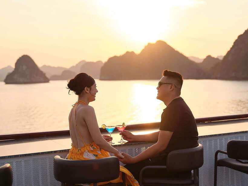 Hanoi: Halong Bay Full-Day Tour with 5-star Diamond Cruise - Titop Island: climb, swim, and switch from cave to beach