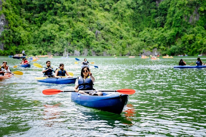 Hanoi: Halong Bay Luxury Option – Titop, Surprise Cave, Kayak - Getting your bearings at sea: Sung Sot (Surprise) Cave
