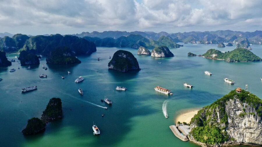 Hanoi Halong Luxury Day Tour with Private Cabin - Hanoi to Ha Long: the value of a proper limo transfer