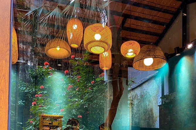 Hanoi: Handcrafted Wood Carving Workshop with Local Artisan - The market start: shopping like you mean it