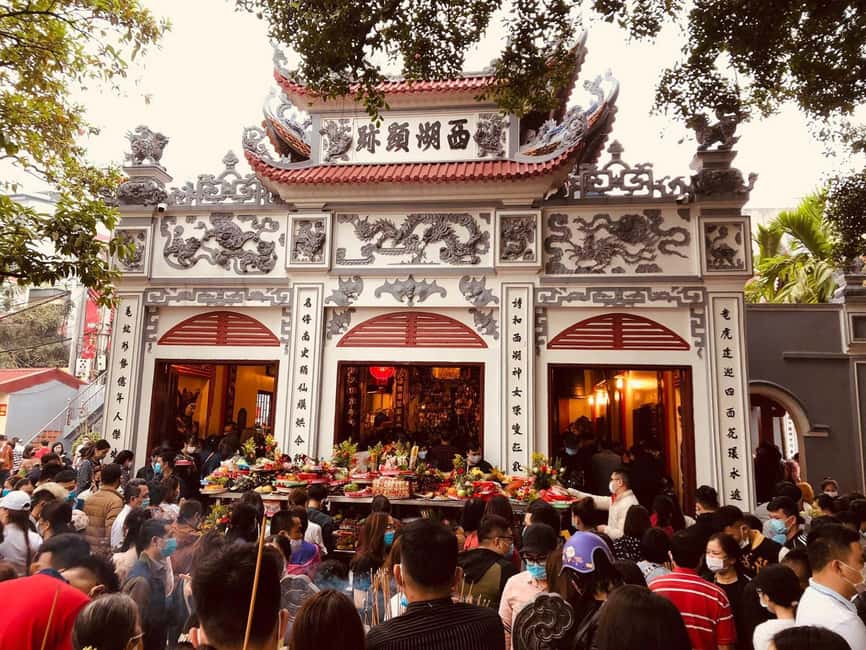 Hanoi Hidden Site: Immersive Spiritual & Cultural Experience - West Lake food tasting in Tay Ho: Bánh Tôm Hồ Tây and swaps