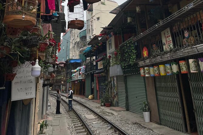 Hanoi Highlights and Hidden Gems Walking Tour - Đường Tàu: the train line scene that explains everyday Hanoi