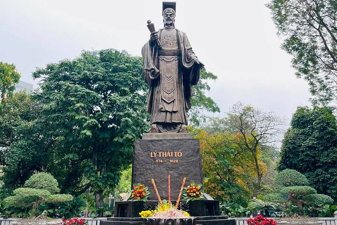Hanoi Highlights and Hidden Gems Walking Tour - Hoàn Kiếm Lake walking street: the sword story tied to local meaning
