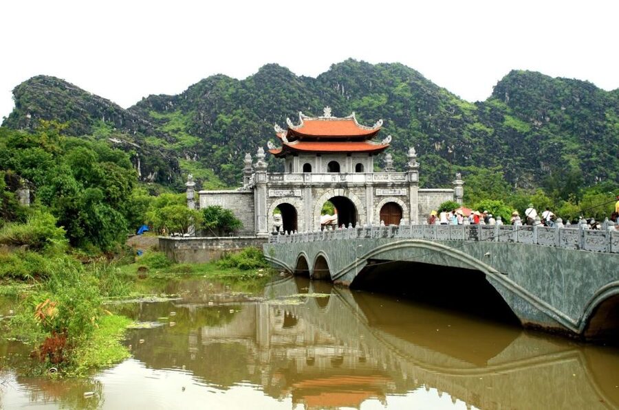 Hanoi: Hoa Lu, Trang An, and Mua Cave Full-Day Trip - Trang An: UNESCO boat ride from the water (and why this part is worth it)