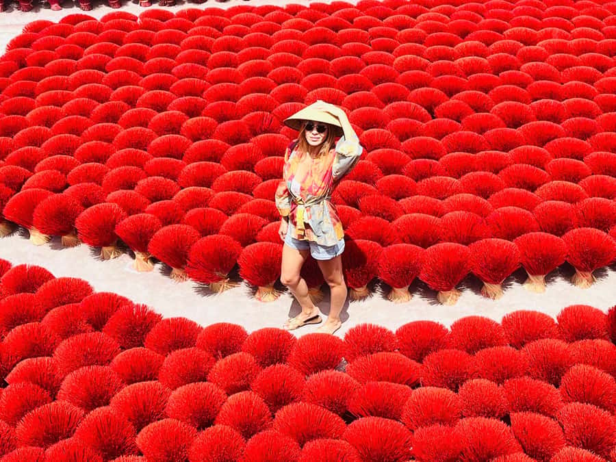 Hanoi: Incense Village, Conical Hat, & Van Phuc Silk Tour - Chuong Conical Hat Village: Painting a Souvenir You’ll Use Again