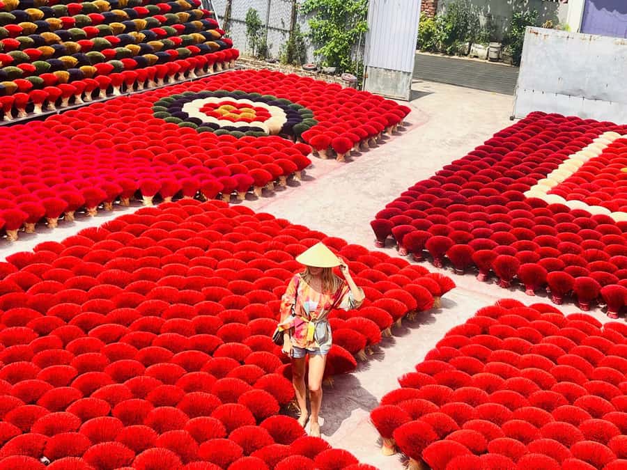 Hanoi: Incense Village, Hat, Lacquer Tour & City Highlights - Chuong Conical Hat Crafting Village: painting the icon you’ll actually keep