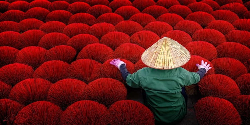 Hanoi: Incense Village, Hat Village or Weave Mat SMALL GROUP - Quang Phu Cau incense village: tea, dyeing, and how incense is actually made
