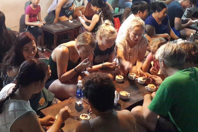 HANOI INCREDIBLE STREET FOODIE TOUR (Enjoy traditional Cuisine as the local) - Guide quality: English-speaking locals with real street instincts
