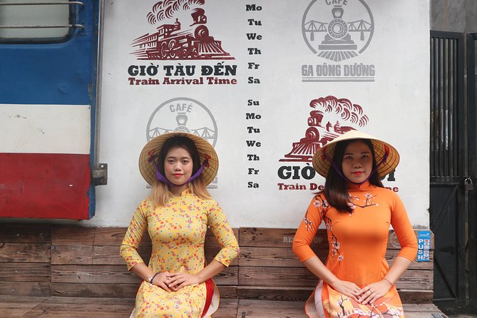 Hanoi Instagram Tour: The Most Scenic Spots - Stop 1: Duờng Tau and the Shot of the Ancient Train Track