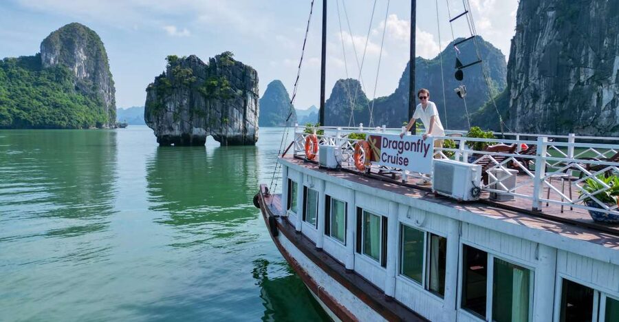 Hanoi: Islands & Caves Ha Long Cruise with Lunch & Kayaking - Deluxe Dragonfly Cruise: food, deck time, and the onboard rhythm