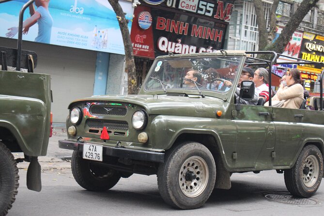 Hanoi Jeep Tours Led By Women: Hanoi City Jeep Tours - Hom Market: a short stop that sets the tone