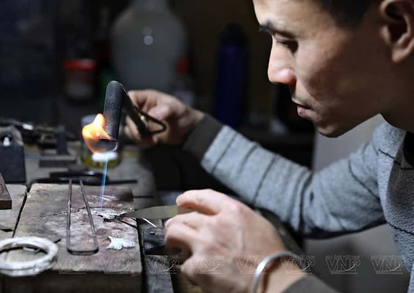 Hanoi: Jewelry Craft Village or Incense Village, Hat Village - Inside the silversmith workshop: smoothing, sculpturing, and hair-thin threads