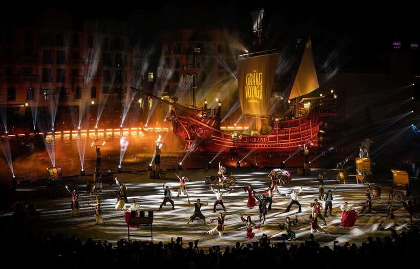 Hanoi: Mega Grand World with Bat Trang Pottery Village - Mega Grand World: A Whole Destination Built Like a Movie Set