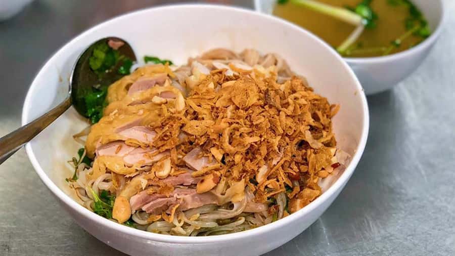 Hanoi: Michelin Guide Street Food Tour with Spa Experience - Glass noodles and crispy deep-fried eel: texture is the whole story