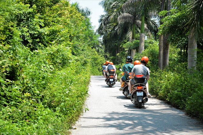 Hanoi Motorbike Led By Women: Hanoi Countryside Motorbike Tours - Stop 5: Lại Đà Temple/Pagoda and Bonsai Gardens at a 200-Year-Old House