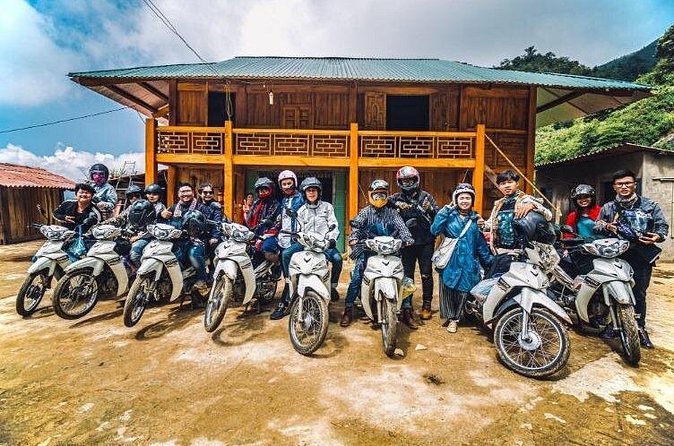 Hanoi Motorbike Tour with Hidden Gems and Train Street - Stop 5: Hanoi Opera House, French Colonial Grandeur in 5 Minutes