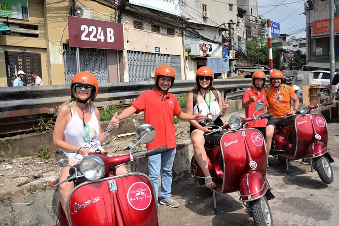 Hanoi Motorbike Tours: Hanoi City Motorbike Tours Led By Women - Stop 2: Duờng Tau along the West Lake side for a calmer pace