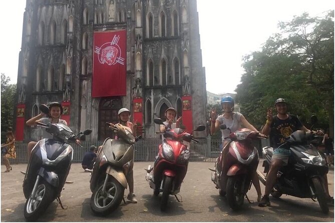 Hanoi Nightlife Food Tour By Motorbikes - A 4-hour Hanoi night that starts in the Old Quarter