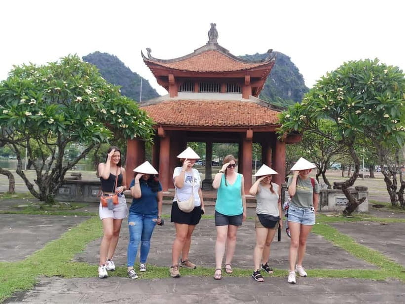 Hanoi/Ninh Binh: 1-Day Tam Coc/Trang An, Hoa Lu & Mua Caves - Lunch in Ninh Binh: included food, vegetarian options, and what to set expectations on