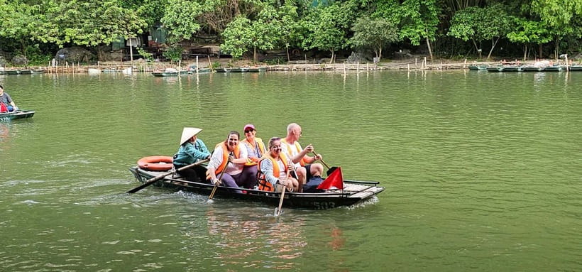 Hanoi: Ninh Binh, Bai Dinh/Hoa Lu, Trang An, & Mua Cave Tour - Lunch that keeps the pace realistic