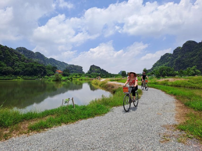 Hanoi: Ninh Binh, Hoa Lu, Tam Coc and Mua Cave Day Trip - Hanoi to Ninh Bình in One Day: Why This Route Works