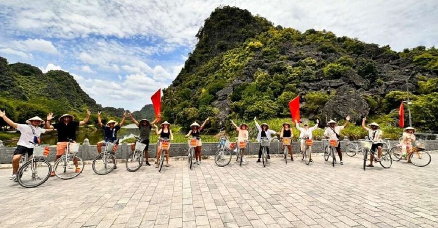 Hanoi: Ninh Binh, Hoa Lu, Tam Coc and Mua Cave Day Trip - Hoa Lu Temples and the Bike Through Limestone Country
