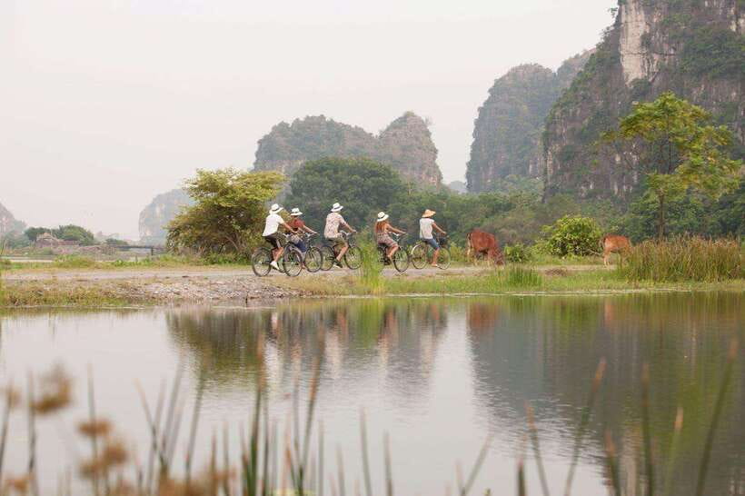 Hanoi: Ninh Binh- Hoa Lu - Trang An - Mua Cave - Best Seller - The guide and limousine details that make it feel easy