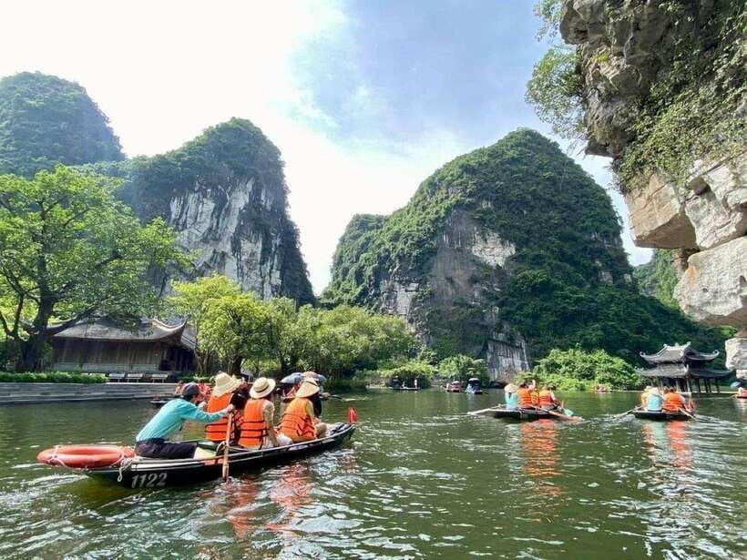 Hanoi: Ninh Binh- Hoa Lu - Trang An - Mua Cave - Best Seller - Hoa Lu temples: where the old capital starts the day right