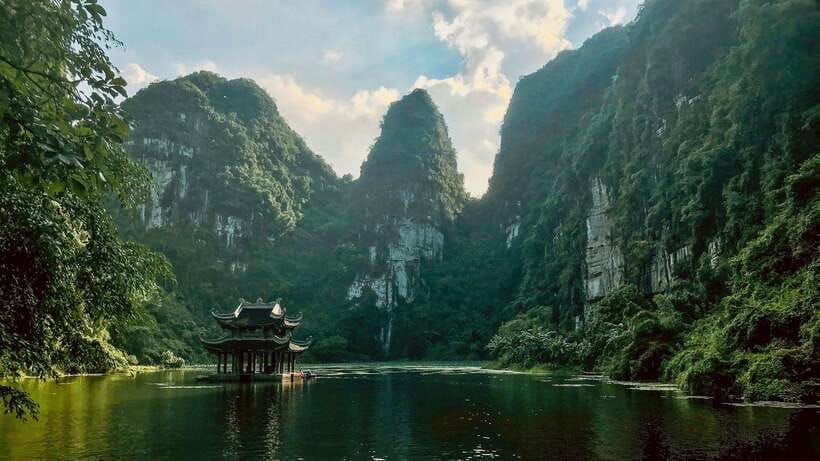 Hanoi: Ninh Binh, Hoa Lu, Trang An & Mua Cave Day Trip - Hoa Lu Ancient Capital: Temples, Limestone Peaks, and Early Vietnam