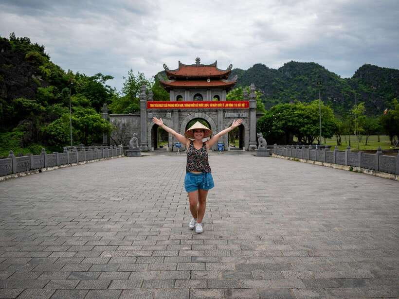 Hanoi: Ninh Binh, Hoa Lu, Trang An & Mua Cave Day Trip - Vietnamese Buffet Lunch With Vegan Options: Fuel Without Guesswork