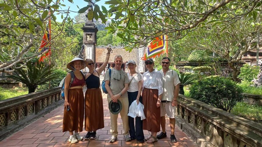 Hanoi: Ninh Binh small group day tour by luxury dcar 9-seats - Tam Coc sampan ride: caves, cliffs, and quiet river time