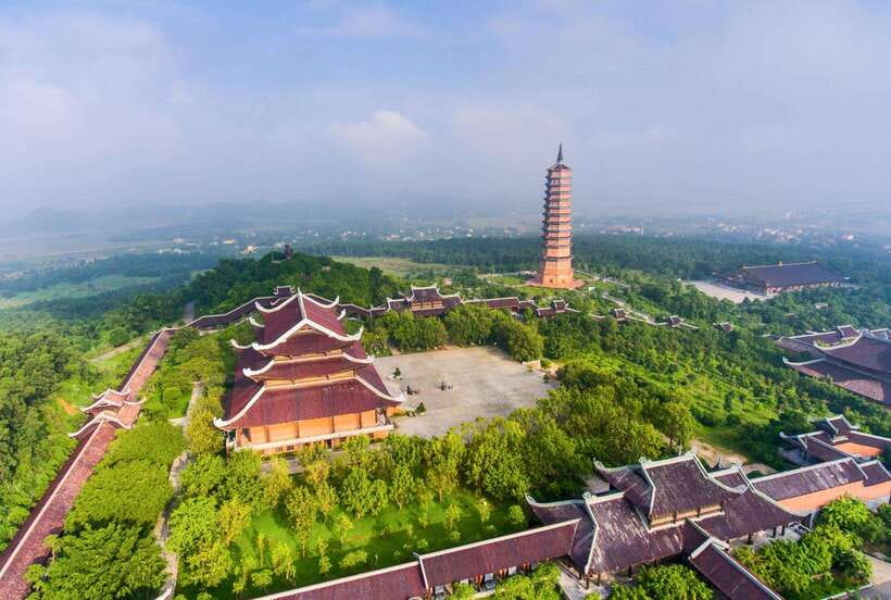 Hanoi: Ninh Binh, Trang An, Mua Cave and Bai Dinh Pagoda - Lunch break in Ninh Binh before Trang An takes over