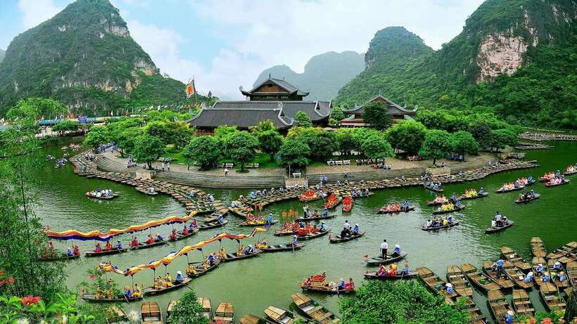 Hanoi:Ninh Binh-Trang An-Mua Cave-Hoa Lu&Cycling BEST SELLER - Buffet lunch at a 5-star restaurant: many dishes, fewer decisions